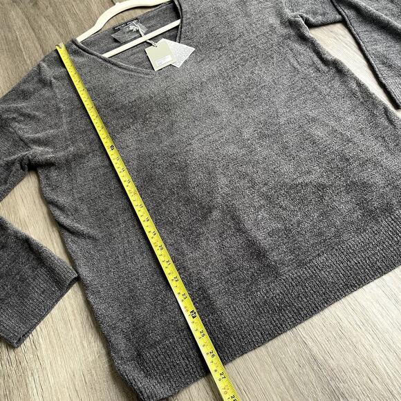 NWT Barefoot Dreams Cozychic Ultra Lite Pintuck V Neck Pullover in Carbon Medium - Picture 3 of 7